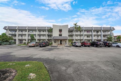 Copropriété à vendre à Pompano Beach, Floride: 1 chambre, 69.68 m2 № 2084595 - photo 25