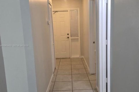 Casa en alquiler en Pembroke Pines, Florida, 2 dormitorios, 88.63 m2 № 2026134 - foto 3