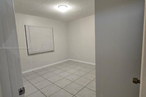 Casa en alquiler en Pembroke Pines, Florida, 2 dormitorios, 88.63 m2 № 2026134 - foto 28