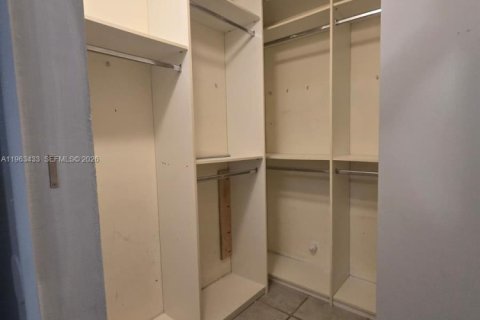 Casa en alquiler en Pembroke Pines, Florida, 2 dormitorios, 88.63 m2 № 2026134 - foto 24