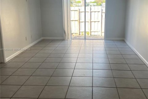 Casa en alquiler en Pembroke Pines, Florida, 2 dormitorios, 88.63 m2 № 2026134 - foto 7