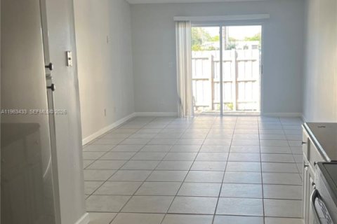 Casa en alquiler en Pembroke Pines, Florida, 2 dormitorios, 88.63 m2 № 2026134 - foto 6