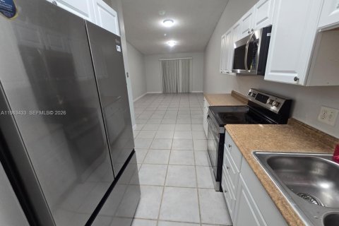 Casa en alquiler en Pembroke Pines, Florida, 2 dormitorios, 88.63 m2 № 2026134 - foto 13