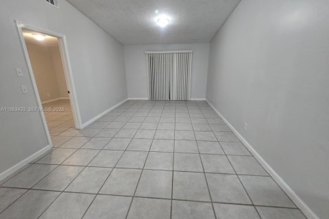 Casa en alquiler en Pembroke Pines, Florida, 2 dormitorios, 88.63 m2 № 2026134 - foto 4