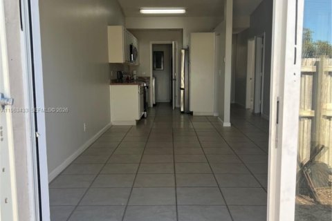 Casa en alquiler en Pembroke Pines, Florida, 2 dormitorios, 88.63 m2 № 2026134 - foto 8