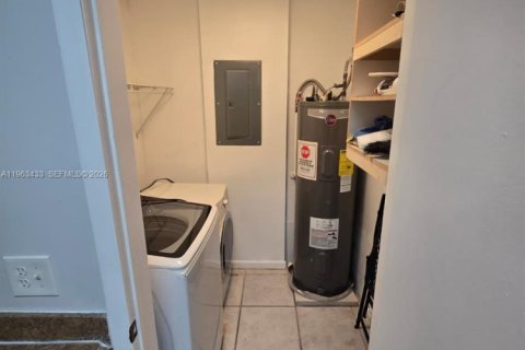 Casa en alquiler en Pembroke Pines, Florida, 2 dormitorios, 88.63 m2 № 2026134 - foto 19