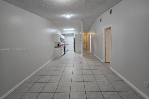 Casa en alquiler en Pembroke Pines, Florida, 2 dormitorios, 88.63 m2 № 2026134 - foto 5