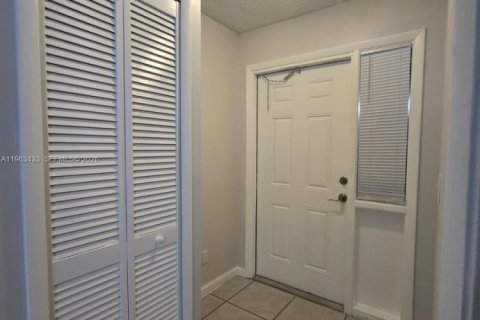 Casa en alquiler en Pembroke Pines, Florida, 2 dormitorios, 88.63 m2 № 2026134 - foto 2