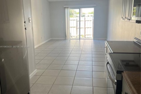 Casa en alquiler en Pembroke Pines, Florida, 2 dormitorios, 88.63 m2 № 2026134 - foto 14