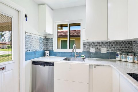 Villa ou maison à vendre à Bradenton, Floride: 2 chambres, 102.47 m2 № 1662868 - photo 16