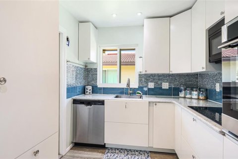 Villa ou maison à vendre à Bradenton, Floride: 2 chambres, 102.47 m2 № 1662868 - photo 17