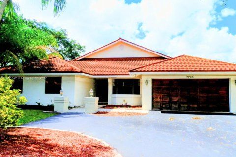 House in Coral Springs, Florida 4 bedrooms, 199.37 sq.m. № 1954304 - photo 1