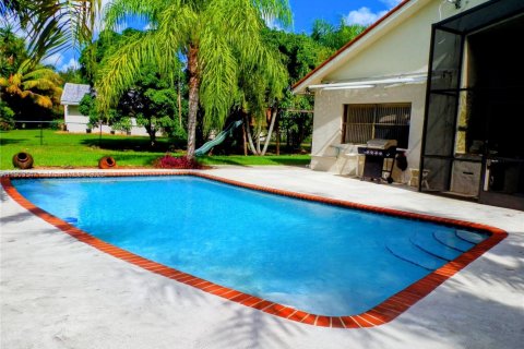 House in Coral Springs, Florida 4 bedrooms, 199.37 sq.m. № 1954304 - photo 14