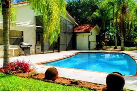 House in Coral Springs, Florida 4 bedrooms, 199.37 sq.m. № 1954304 - photo 13