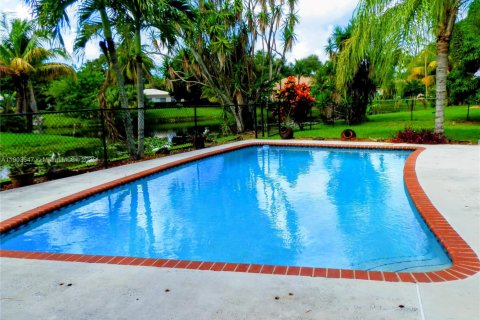 House in Coral Springs, Florida 4 bedrooms, 199.37 sq.m. № 1954304 - photo 15