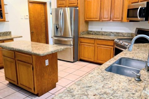 House in Coral Springs, Florida 4 bedrooms, 199.37 sq.m. № 1954304 - photo 11