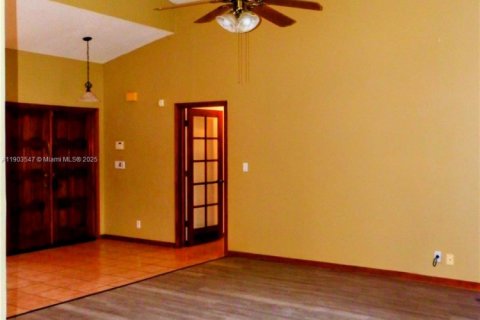 House in Coral Springs, Florida 4 bedrooms, 199.37 sq.m. № 1954304 - photo 5