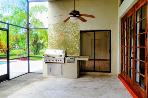 House in Coral Springs, Florida 4 bedrooms, 199.37 sq.m. № 1954304 - photo 17