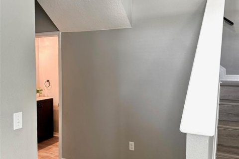 Townhouse in New Port Richey, Florida 3 bedrooms, 140.56 sq.m. № 2223129 - photo 12
