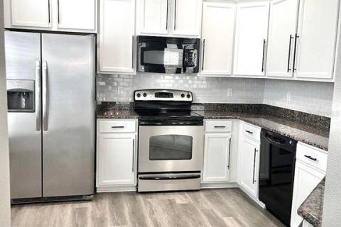 Townhouse in New Port Richey, Florida 3 bedrooms, 140.56 sq.m. № 2223129 - photo 11