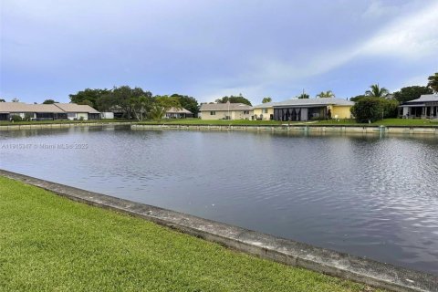 Condo in Tamarac, Florida, 1 bedroom  № 1971565 - photo 2
