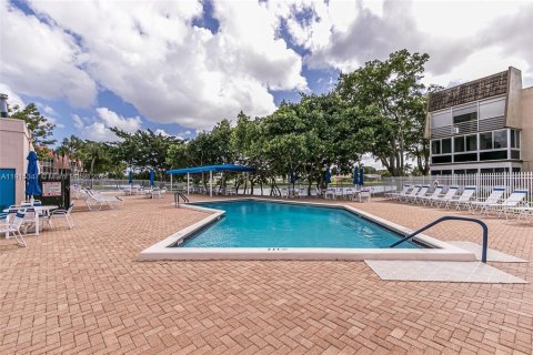 Condo in Tamarac, Florida, 1 bedroom  № 1971565 - photo 30