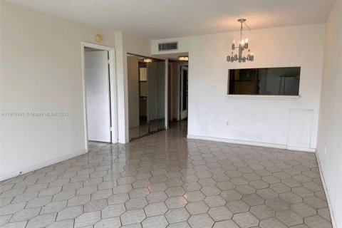 Condo in Tamarac, Florida, 1 bedroom  № 1971565 - photo 11