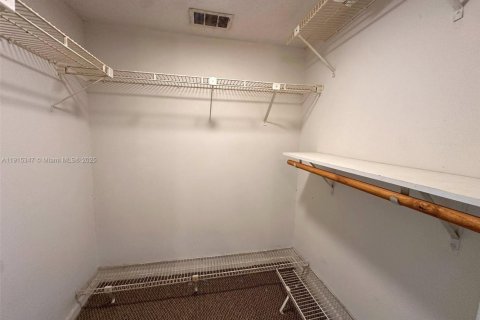 Condo in Tamarac, Florida, 1 bedroom  № 1971565 - photo 28