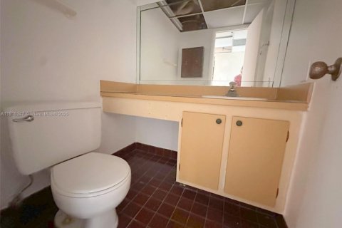 Condo in Tamarac, Florida, 1 bedroom  № 1971565 - photo 13