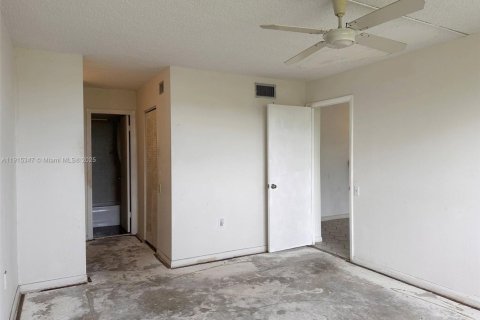 Condo in Tamarac, Florida, 1 bedroom  № 1971565 - photo 21