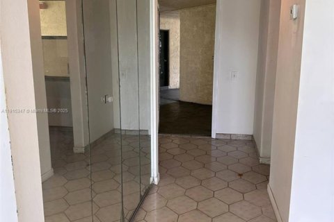 Condo in Tamarac, Florida, 1 bedroom  № 1971565 - photo 15