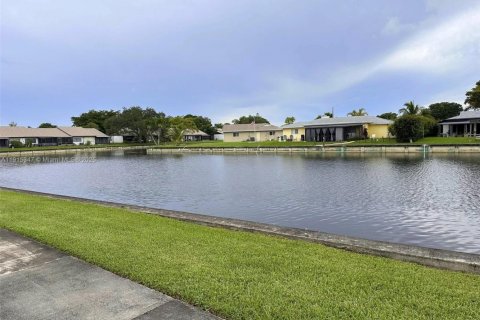 Condo in Tamarac, Florida, 1 bedroom  № 1971565 - photo 29