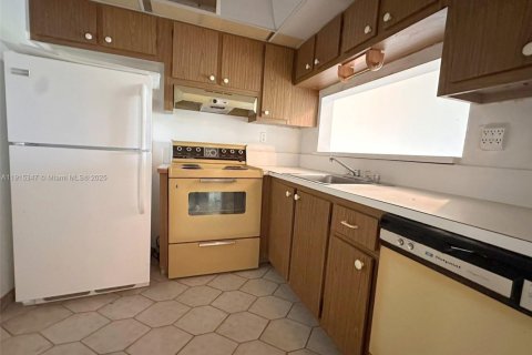 Condo in Tamarac, Florida, 1 bedroom  № 1971565 - photo 19