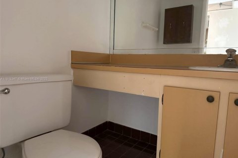 Condo in Tamarac, Florida, 1 bedroom  № 1971565 - photo 14