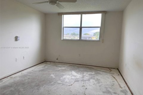 Condo in Tamarac, Florida, 1 bedroom  № 1971565 - photo 23