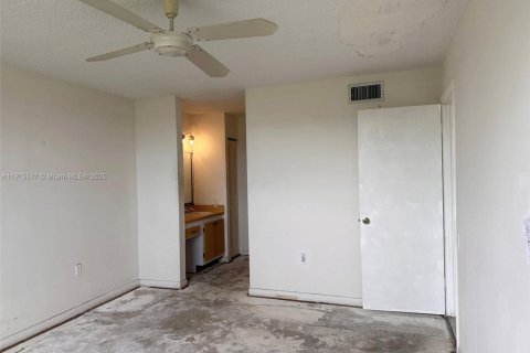 Condo in Tamarac, Florida, 1 bedroom  № 1971565 - photo 24