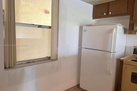 Condo in Tamarac, Florida, 1 bedroom  № 1971565 - photo 17