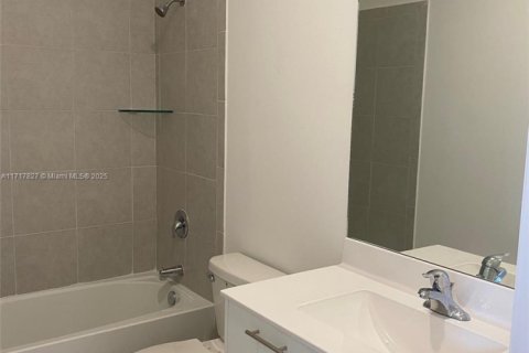 Купить таунхаус в Майами, Флорида 3 спальни, 133.97м2, № 2088460 - фото 8