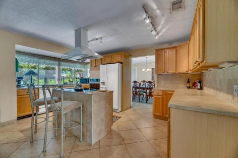Casa en venta en Coral Springs, Florida, 5 dormitorios, 198.25 m2 № 2372384 - foto 8