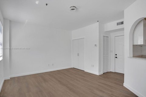 Condo in Miami Beach, Florida, 1 bedroom  № 1959469 - photo 5
