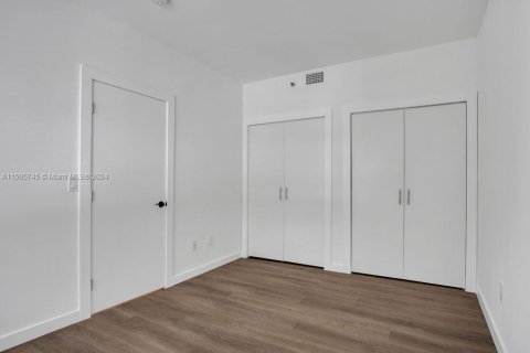Condo in Miami Beach, Florida, 1 bedroom  № 1959469 - photo 18