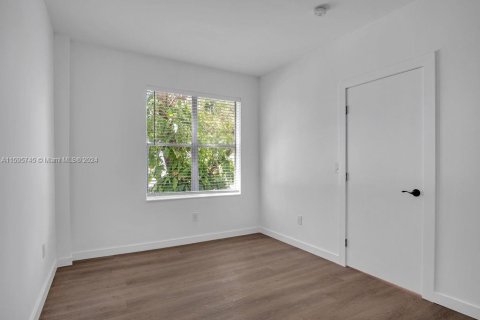 Condo in Miami Beach, Florida, 1 bedroom  № 1959469 - photo 19