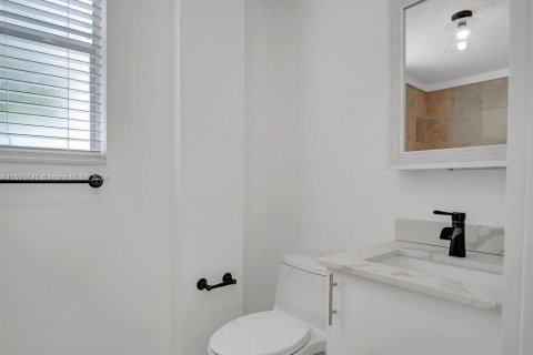 Condo in Miami Beach, Florida, 1 bedroom  № 1959469 - photo 14