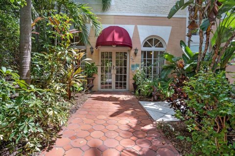 Condo in Miami Beach, Florida, 1 bedroom  № 1959469 - photo 24