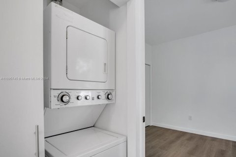 Condo in Miami Beach, Florida, 1 bedroom  № 1959469 - photo 20