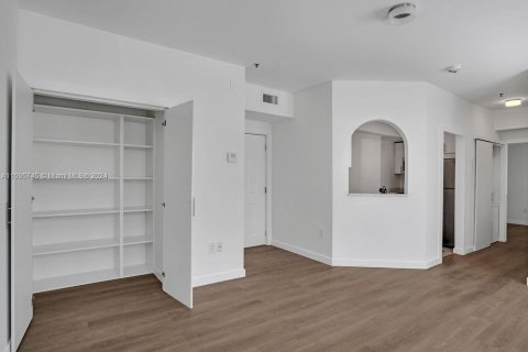 Condo in Miami Beach, Florida, 1 bedroom  № 1959469 - photo 21