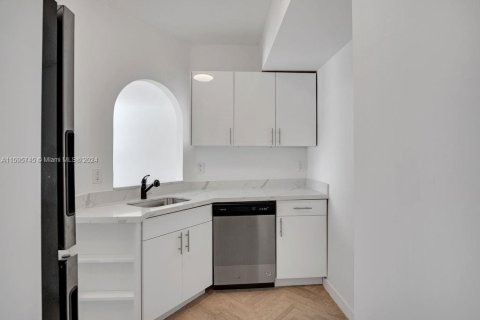 Condo in Miami Beach, Florida, 1 bedroom  № 1959469 - photo 8