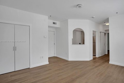 Condo in Miami Beach, Florida, 1 bedroom  № 1959469 - photo 3