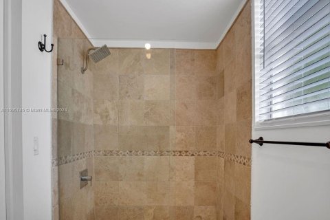 Condo in Miami Beach, Florida, 1 bedroom  № 1959469 - photo 15