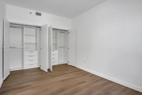 Condo in Miami Beach, Florida, 1 bedroom  № 1959469 - photo 16